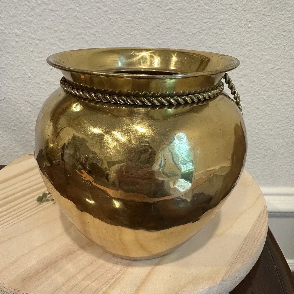 Vintage‎ 1999 Vase 5.5 Inch Rope Tassel Solid Hammered Yellow Brass Elegant Tags